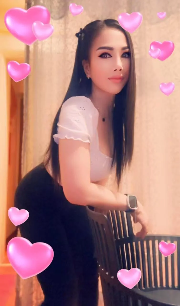 Massage therapist at Shen's Massage Center in Ras Al Khaimah, full photo 3